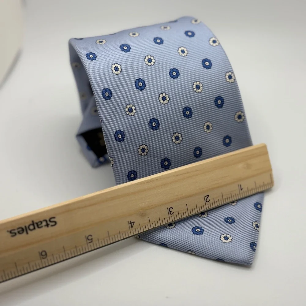 Banana Republic Mens Light Blue Floral Silk Tie Made‎ in USA